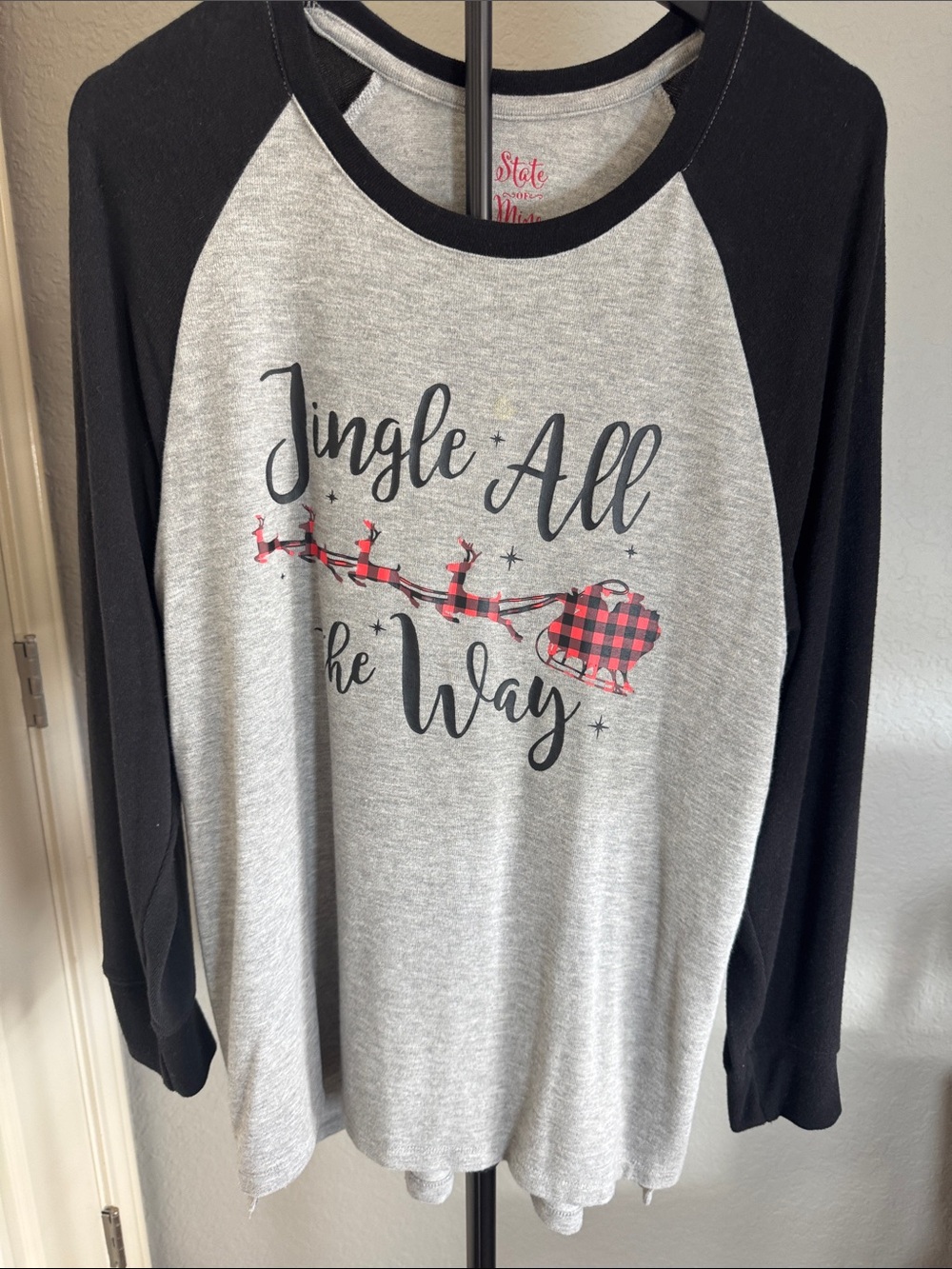 State of Mind Black & Gray 'Jingle All the Way' Raglan Top